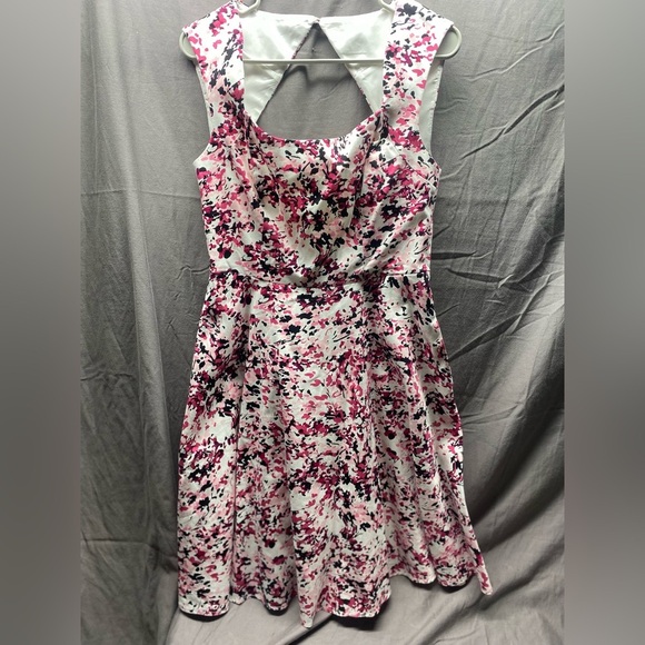 White House black market Spring Easter Dress sz 8 M Fit & Flare - Picture 8 of 9